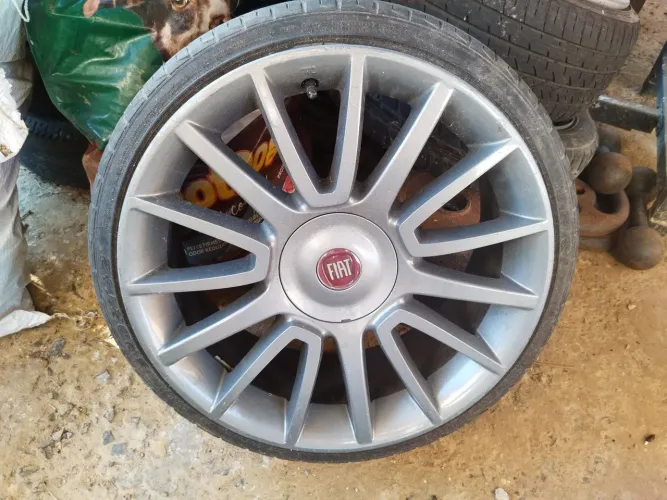 Rodas 17 Fiat com pneu