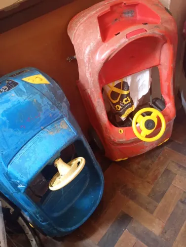 Carro de pedal infantil
