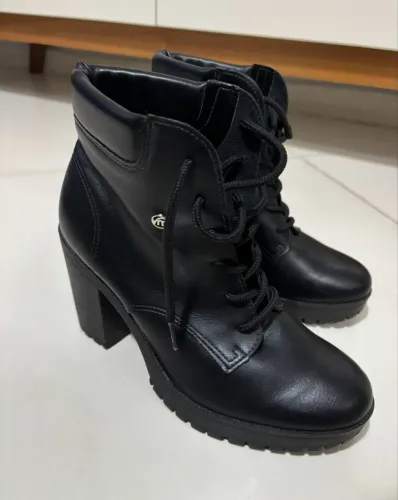 Bota de couro