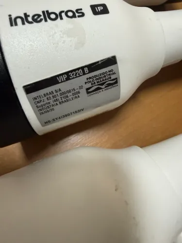 Kit com 4 câmera IP Intelbras VIP 1230B usada Execente