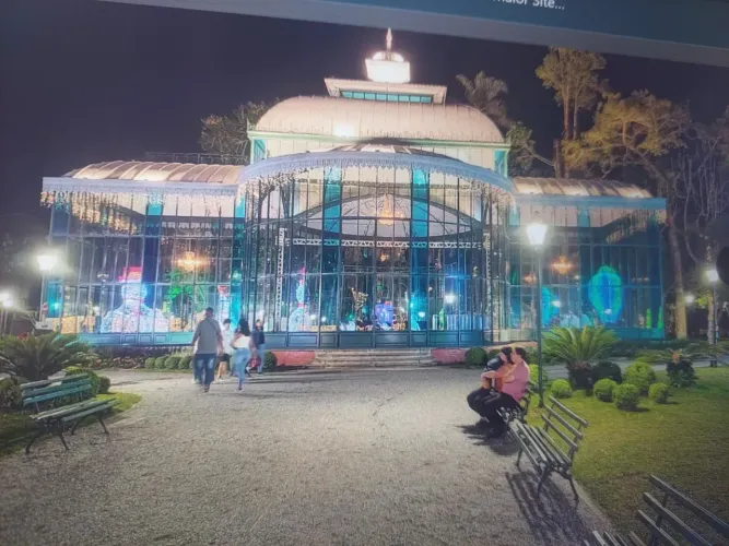 Apto Centro, local nobre, frente Palácio de Cristal, excelente preço - Petrópolis - RJ