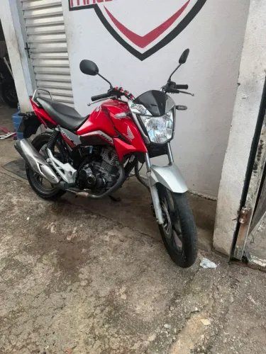 Vendo linda Titan 160, e uma fazer 250