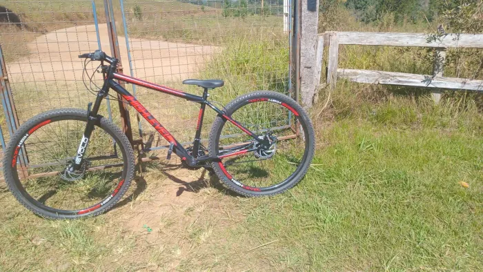 Vendo bicicleta aro 26 com bom estado a proveito antes que acabe