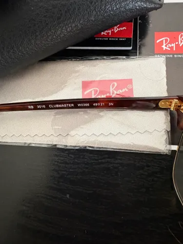 Ray-Ban Clubmaster seminovo 