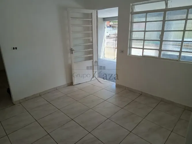 Casa Sobrado de Esquina - Residencial - No bairro Parque Santa Rita - 4 Dormitórios - 236m