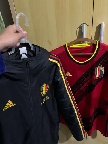 Jaqueta e camisa Belgium