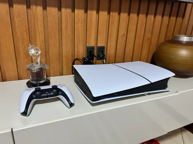 PS5 Slim Digital 825Gb - Pouco usado
