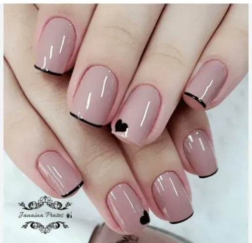 Manicure.