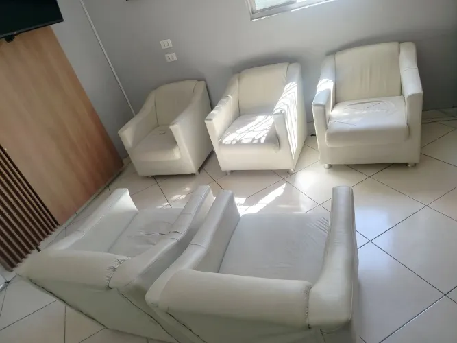Vendo 6 poltronas necessitando de alguns reparos