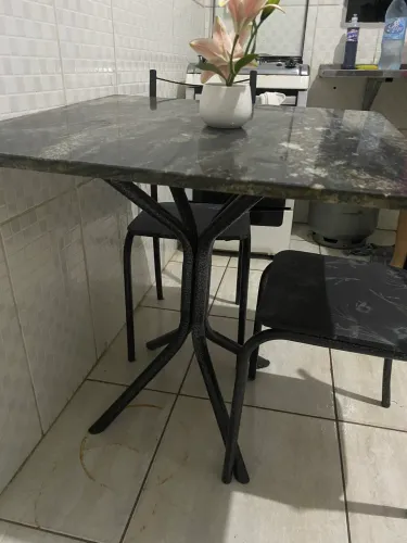 Mesa pequena de mármore 