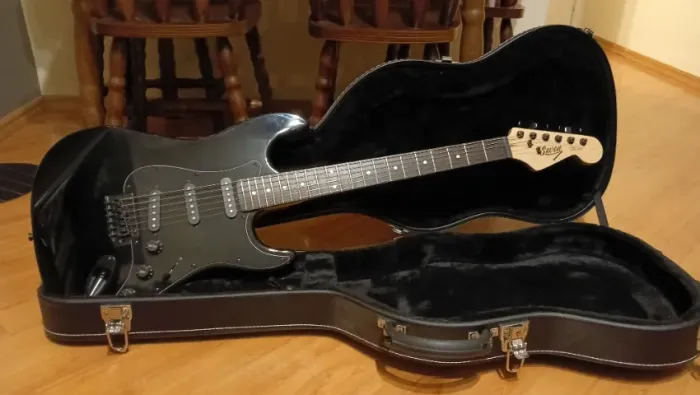 Guitarra Seven® All Black Stratocaster