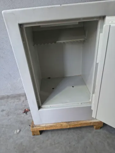Vende - Se , Cofre semi novo, Barato *