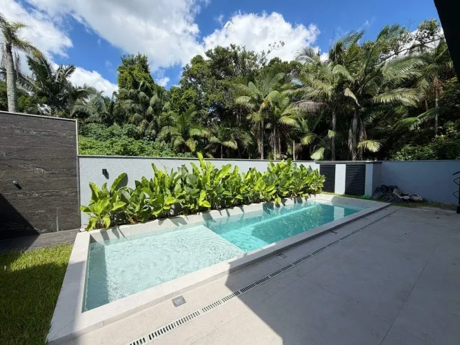 Casa no Estaleiro com 04 suítes em Balneário Camboriú.
