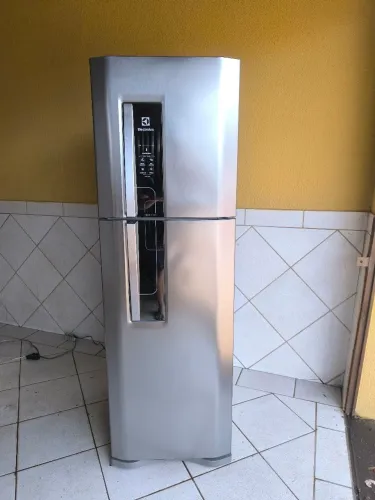 Geladeira inox Eletrolux 