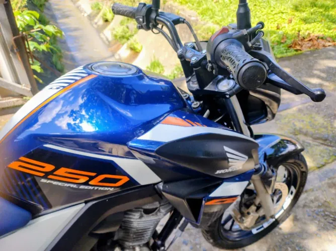 Honda CB 250 BLUE 2020
