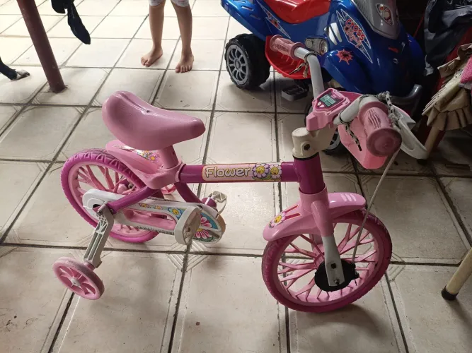 Bicicleta infantil menina