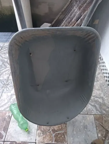 Vendo carrinho de mão semi novo
