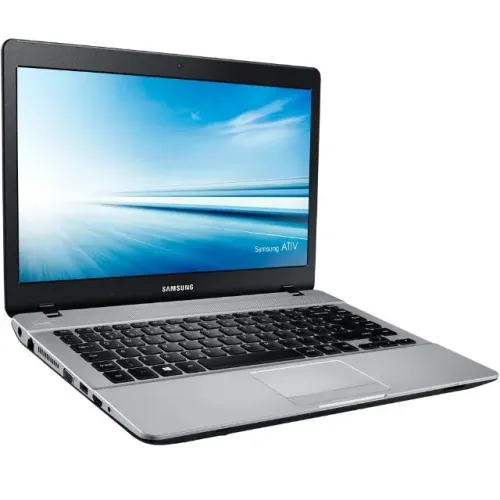 Samsung Ativ Book 3 i3-5005U 8GB 256GB SSD 14 Cinza/Chumbo (Usado)