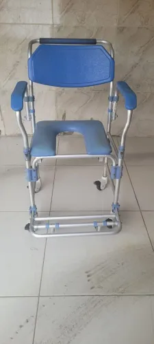 Cadeira de rodas pra banho em alumínio