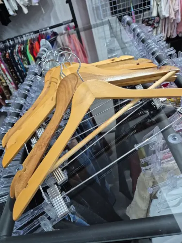 50 Cabides madeira com presilha 