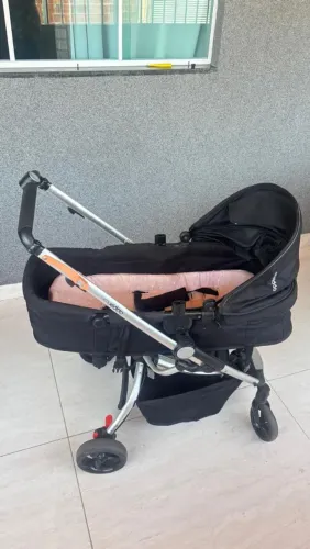 Carrinho de bebê kiddo com bebê conforto