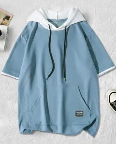 Camisa masculina azul com capuz