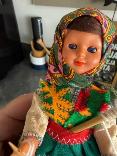 Boneca antiga linda