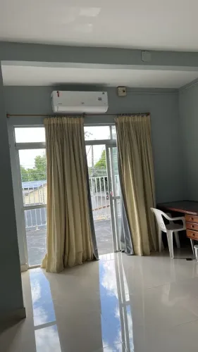 Alugo apartamento tipo sobrado no bairro mecejana