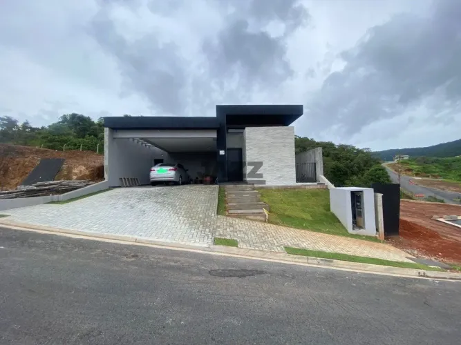 Casa à venda no Condomínio Portal Lamis em Atibaia