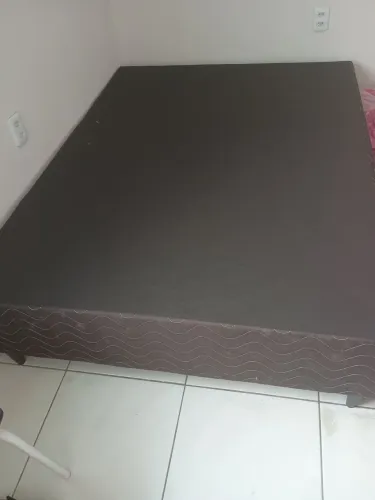 Vendo base de cama de casal 