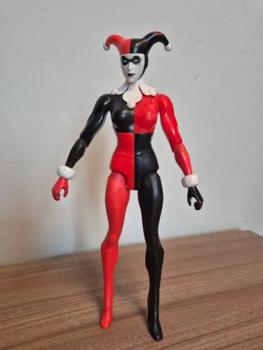 Boneca Exclusiva e Rara Arlequina DC Comics da Mattel, 30cm, sem caixa original  (usado).
