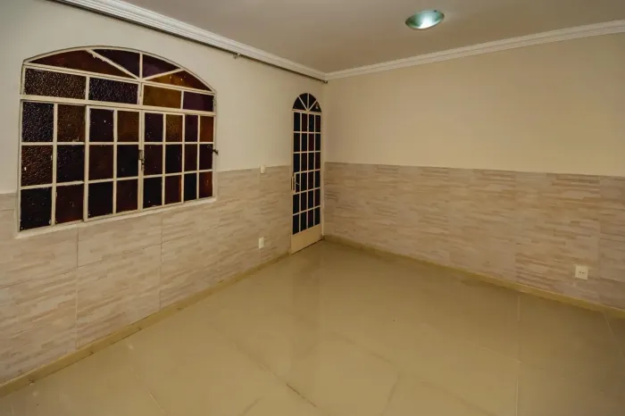 DIRETO COM PROPRIETÁRIA - Casa Geminada com Entrada Compartilhada Santa Amélia