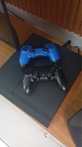 Ps4 com 2 controles 
