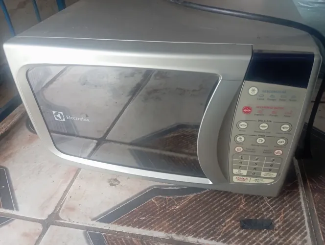 Microondas Eletrolux 20 litros 