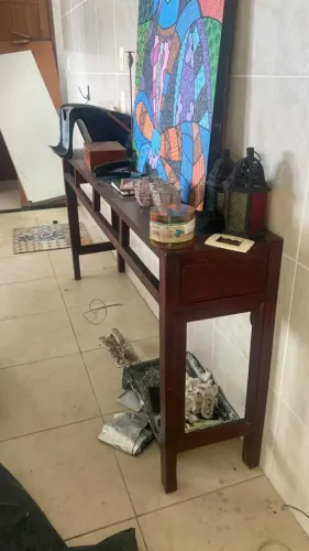 Aparador de madeira de Lei com abertura para 4 gavetas