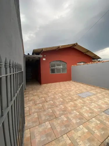 Casa Térrea em Bairro Tradicional de São Roque!
