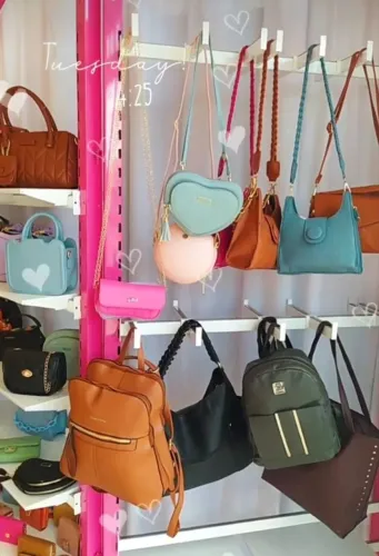 Prateleira para loja de roupa