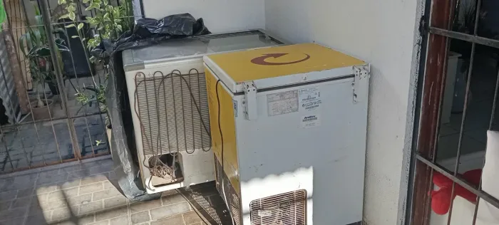 Vendo 2 freezers é uma balança digital