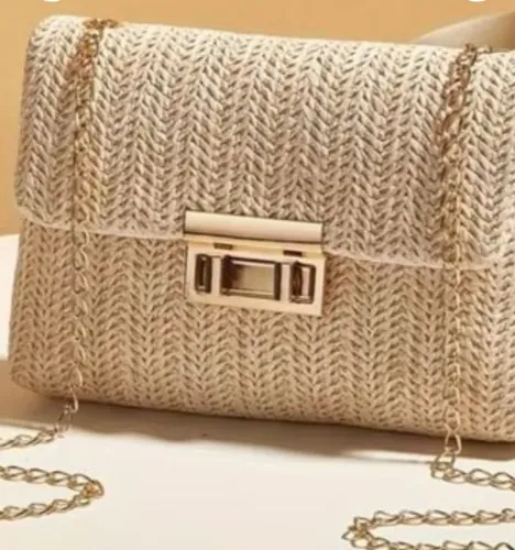 Bolsa nova de ráfia bege, com alça dourada