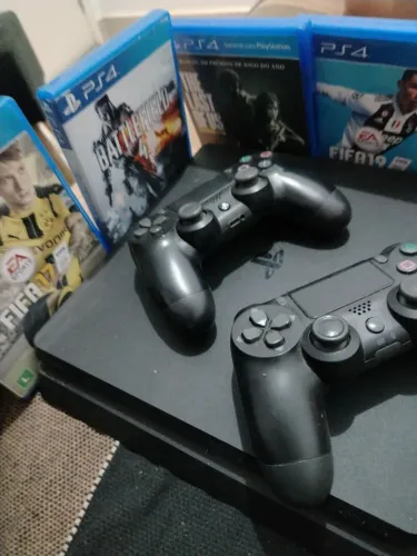 Vendo Ps4 slim 1tb 2 controles um original e um paralelo 4 jogos