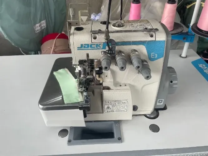 Overlock Industrial Ponto Cadeia Direct Drive Da Marca Jack (Linha JK-E3)
