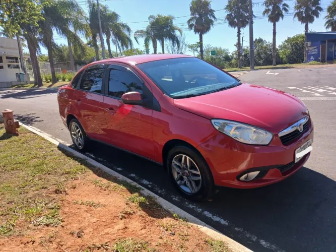 Fiat Grand Siena Tetrafuel 1.4 EVO F. Flex 8V 2016