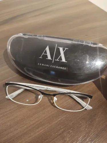 Baixou: Óculos Armani Exchange preto e branco e caixa originais
