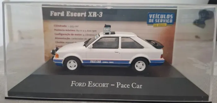 Miniatura Ford Escort XR3 para colecionador com valor de prateleira só 130 reais