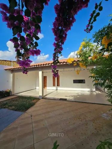 Linda casa com 250m², 3 suítes e 3 vagas para ALUGUEL no bairro Cidade Universitária, próx