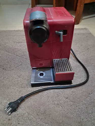 Cafeteira Nespresso Lattissima Touch F511