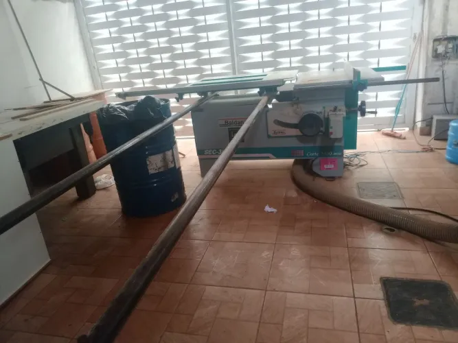 Vende máquina de corte marca Baldan com coletor de pó