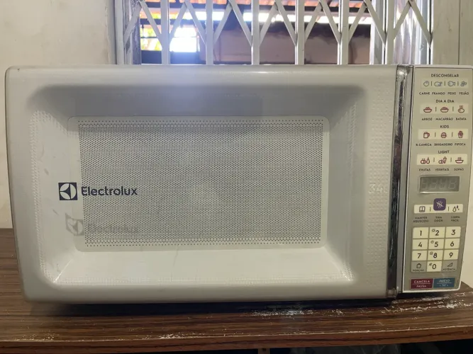 Micro-ondas Electrolux 34L - Liga Normal, Não Está Esquentando