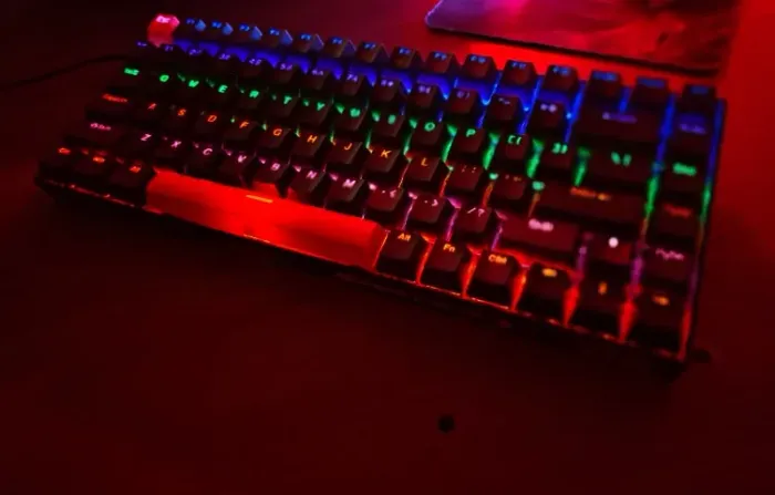 TECLADO MECÂNICO MACHENIKE SEMINOVO SEM MARCAS DE USO