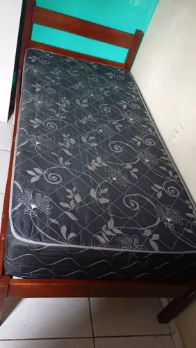 Cama de solteiro com colchão D45
